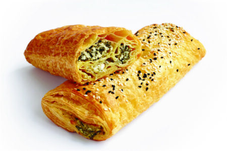 Talaş Börek mit Kuhkäse und Spinat